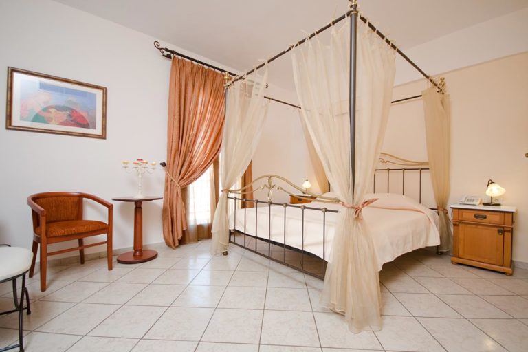 Double Room with pool or sea view